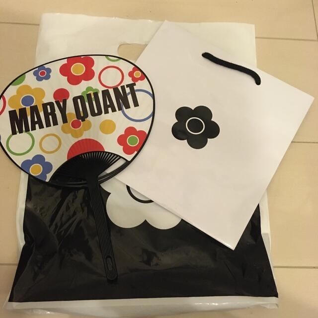 MARY QUANT(マリークワント)のマリークワント　うちわ　ショッパー レディースのバッグ(ショップ袋)の商品写真