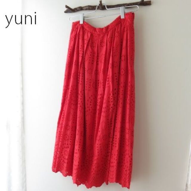 bulle de savon(ビュルデサボン)のyuni ユニ　刺繍 レース　赤　ふんわり　ロングスカート　アンビデックス レディースのスカート(ロングスカート)の商品写真