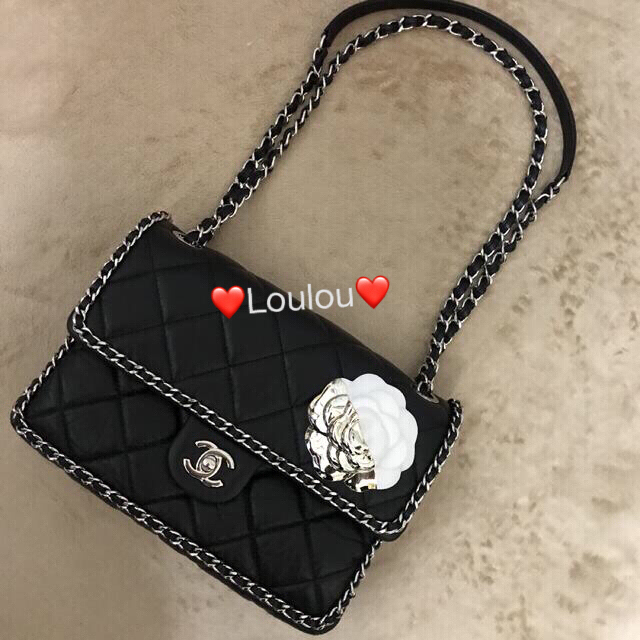 CHANEL(シャネル)のCHANEL❤️激レア💛国内入荷2点💙Wチェーン❤️黒 レディースのバッグ(ショルダーバッグ)の商品写真