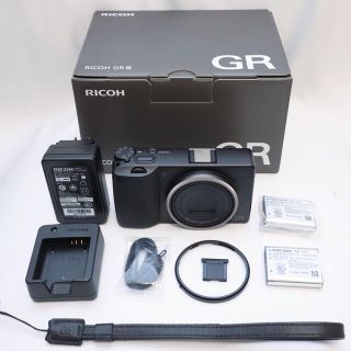 リコー(RICOH)の美品 RICOH GR Ⅲ 新品バッテリー チャージャー アクセサリ付 GR3(コンパクトデジタルカメラ)