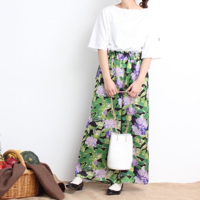 Dot&Stripes CHILDWOMAN(ドットアンドストライプスチャイルドウーマン)の《井沢のぶ子コラボ》　あじさいプリント　ワイドパンツ レディースのパンツ(カジュアルパンツ)の商品写真