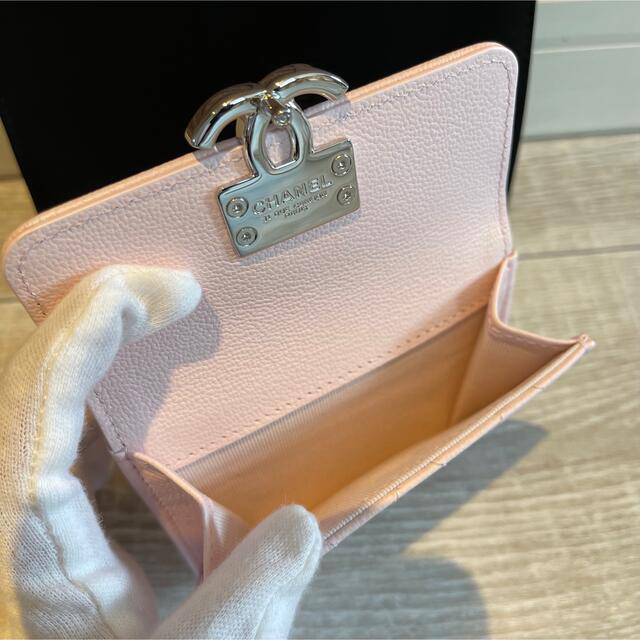 定価価格【超入手困難！プッシュロック式】CHANEL ミニ財布