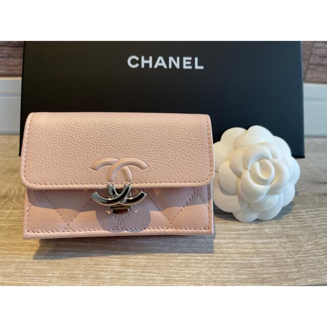 定価価格【超入手困難！プッシュロック式】CHANEL ミニ財布