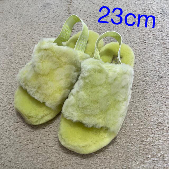 UGG(アグ)のUGG サンダル　Fluff Yeah 23cm イエロー レディースの靴/シューズ(サンダル)の商品写真