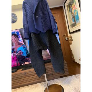 専用イッセイミヤケ2019年コレクション　ベイクドプリーツの羽織　濃紺色　超美品
