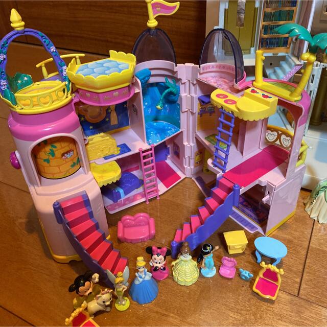 Disney(ディズニー)のディズニーセット　お城　塔 エンタメ/ホビーのおもちゃ/ぬいぐるみ(キャラクターグッズ)の商品写真