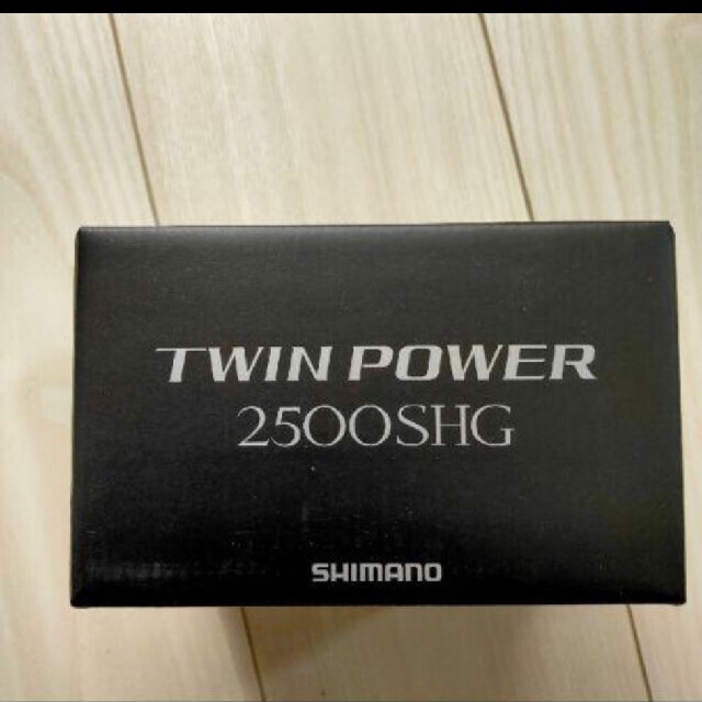 【新品未使用品】シマノ　スピニングリール　20ツインパワー2500SHG