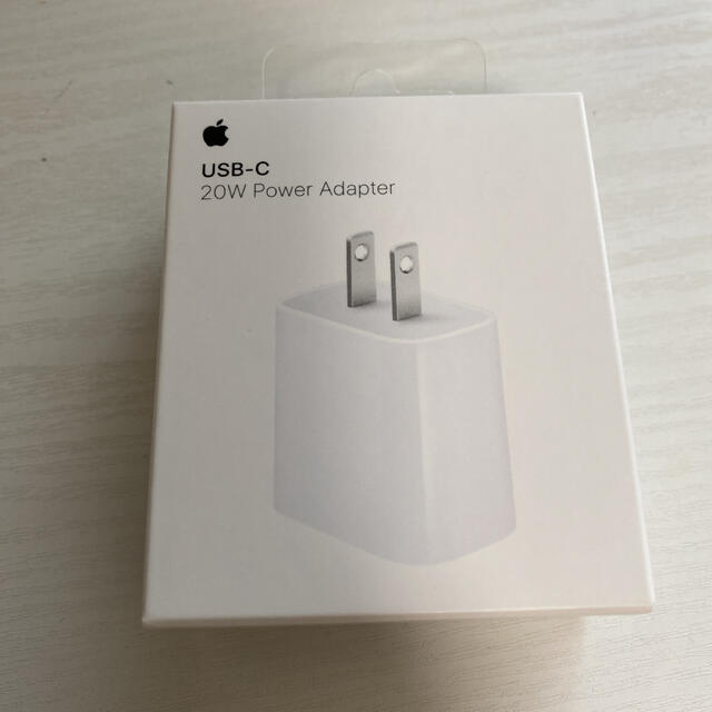 Apple(アップル)のApple 20W USB-C電源アダプタ MHJA3AM/A スマホ/家電/カメラの生活家電(変圧器/アダプター)の商品写真