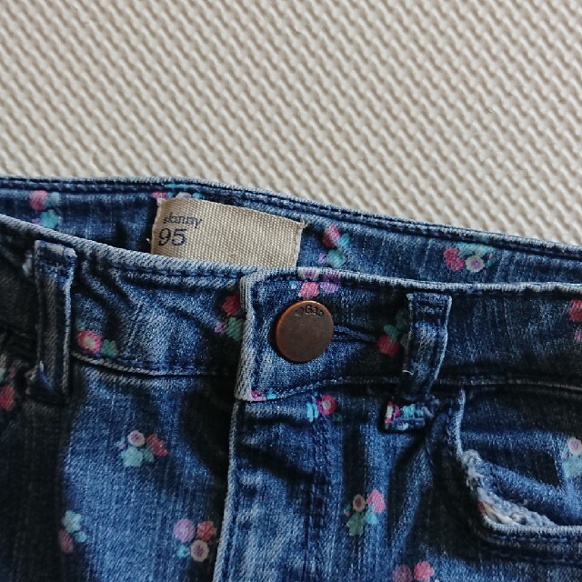 スキニーデニムパンツ 花柄