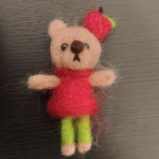 ハンドメイド　ニードル人形　くま　りんご(ぬいぐるみ)