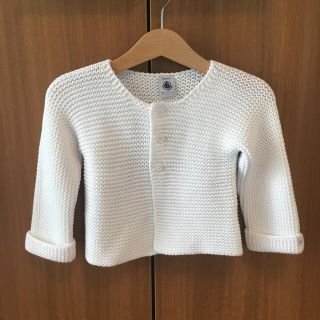 プチバトー(PETIT BATEAU)の新品★プチバトーカーディガン18カ月ホワイト(ニット/セーター)