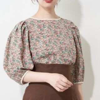 ナチュラルクチュール(natural couture)のパイピングデザインアソート柄ブラウス natural couture 春トップス(シャツ/ブラウス(長袖/七分))