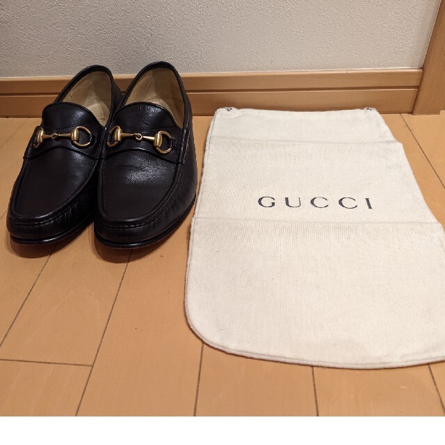 Gucci(グッチ)の着用1回 GUCCI ホースビット ローファー 25 1/2 黒 グッチ レディースの靴/シューズ(ローファー/革靴)の商品写真