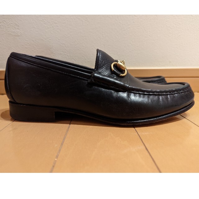 Gucci(グッチ)の着用1回 GUCCI ホースビット ローファー 25 1/2 黒 グッチ レディースの靴/シューズ(ローファー/革靴)の商品写真