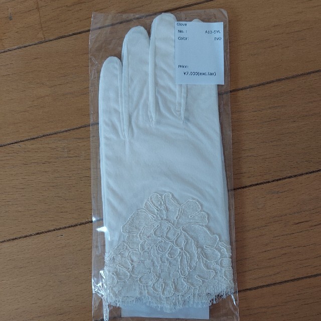 ﾄﾘｰﾄﾄﾞﾚｯｼﾝｸﾞ　ｸﾞﾛｰﾌﾞ　手袋 レディースのフォーマル/ドレス(ウェディングドレス)の商品写真
