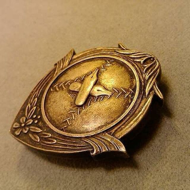 本物の アンティーク品 慶應義塾大学 野球部 1933年 戦前 シルバー バッチ その他 本物の アンティーク品 慶應義塾大学 野球部 1933年 戦前 シルバー バッチ その他