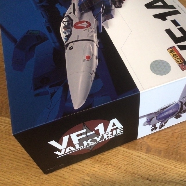 中古】DX超合金 VF-1A バルキリー(マクシミリアン・ジーナス機) 中古】DX超合金 VF-1A バルキリー(マクシミリアン・ジーナス機)