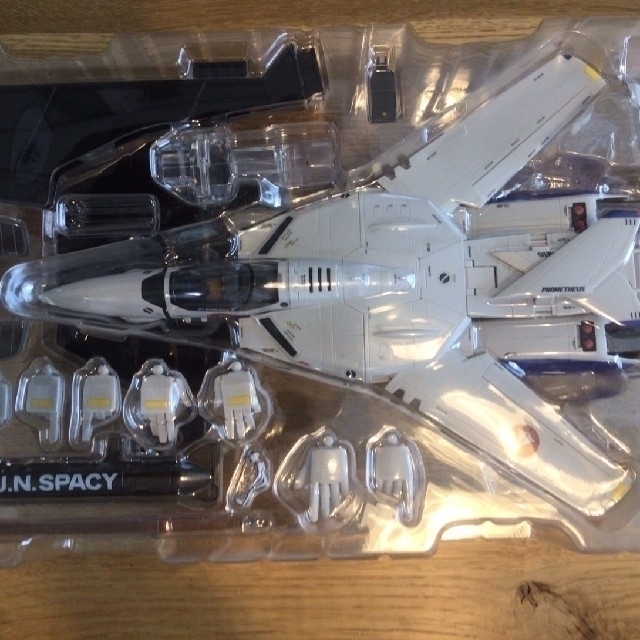 中古】DX超合金 VF-1A バルキリー(マクシミリアン・ジーナス機) 中古】DX超合金 VF-1A バルキリー(マクシミリアン・ジーナス機)