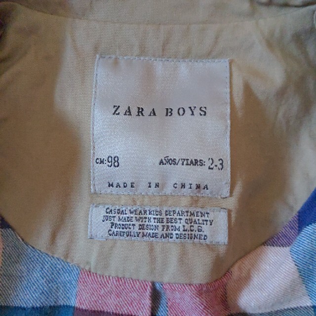 ZARA KIDS(ザラキッズ)のキッズ　子供服　ZARA BOYS トレンチコート　100サイズ キッズ/ベビー/マタニティのキッズ服男の子用(90cm~)(ジャケット/上着)の商品写真