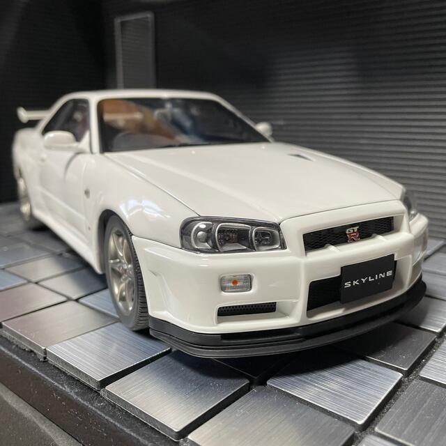 未展示品オートアート1/18 スカイライン GT-R R34 V-SPEC II | フリマアプリ ラクマ