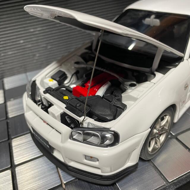 未展示品オートアート1/18 スカイライン GT-R R34 V-SPEC IIの 未展示品オートアート1/18 スカイライン GT-R R34 V-SPEC IIの