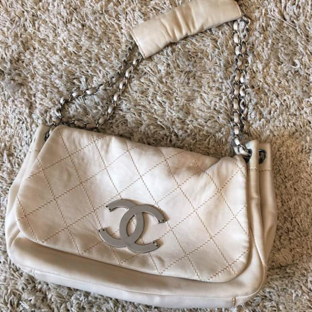 CHANEL - 【正規品】シャネル シルバーチェーン バッグの通販 by ...