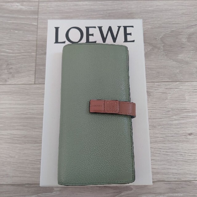 LOEWE(ロエベ)の【美品】LOEWE ロエベ バーティカルウォレット ローズマリー 長財布 レディースのファッション小物(財布)の商品写真