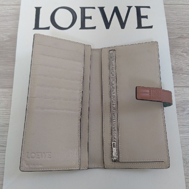 LOEWE(ロエベ)の【美品】LOEWE ロエベ バーティカルウォレット ローズマリー 長財布 レディースのファッション小物(財布)の商品写真