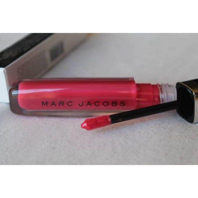 MARC JACOBS(マークジェイコブス)の新品未使用　マークジェイコブス　リキッドリップ　ENAMORED リップラッカー コスメ/美容のベースメイク/化粧品(口紅)の商品写真