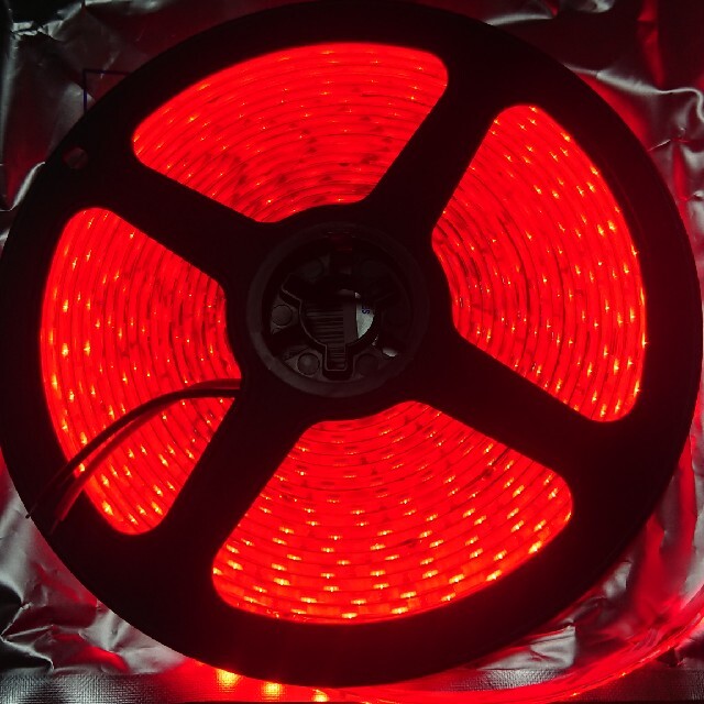 600連赤LEDテープ防水5m 自動車/バイクの自動車(車外アクセサリ)の商品写真