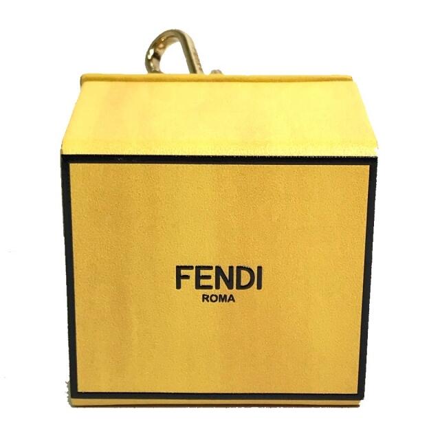 2022激安通販 FENDI フェンディ - FENDI ロゴ イエロー/ブラック レザー バッグチャーム キーホルダー 箱型 キーホルダー