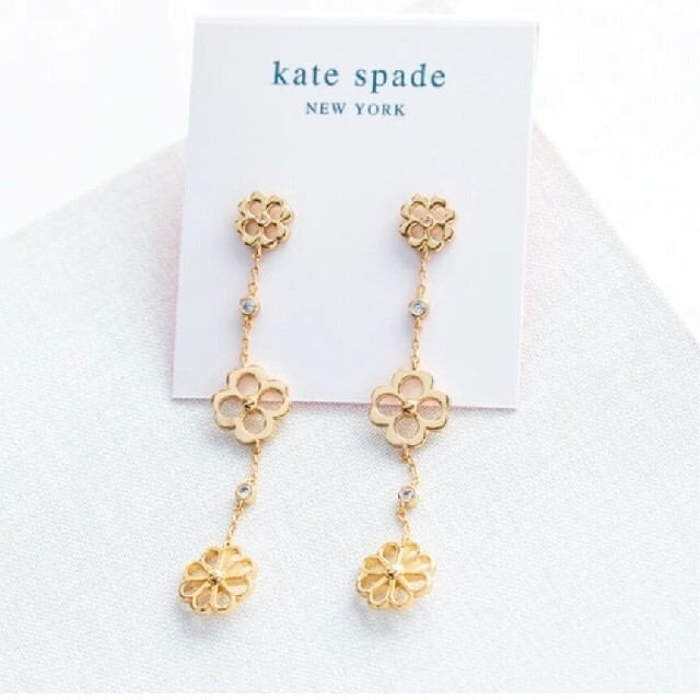 kate spade new york(ケイトスペードニューヨーク)の【新品】kate spadeケイトスペードピアス　スペードフローラルリニアピアス レディースのアクセサリー(ピアス)の商品写真