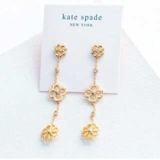 ケイトスペードニューヨーク(kate spade new york)の【新品】kate spadeケイトスペードピアス　スペードフローラルリニアピアス(ピアス)