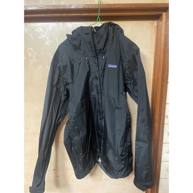 patagonia(パタゴニア)のpatagonia シェルジャケット　ブラックMサイズ メンズのジャケット/アウター(ナイロンジャケット)の商品写真