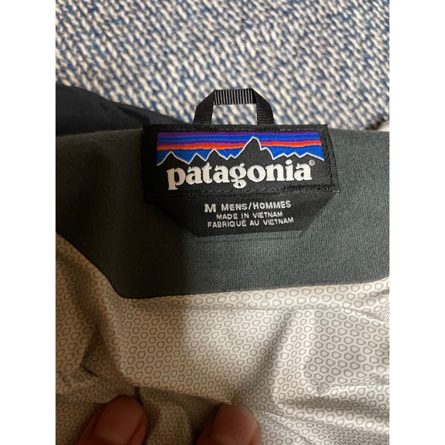 patagonia(パタゴニア)のpatagonia シェルジャケット　ブラックMサイズ メンズのジャケット/アウター(ナイロンジャケット)の商品写真