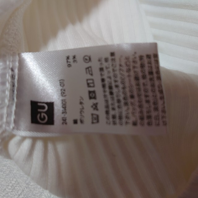 GU(ジーユー)のGU 白  トップス Sサイズ レディースのトップス(Tシャツ(半袖/袖なし))の商品写真