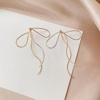アメリヴィンテージ(Ameri VINTAGE)のgold ribbon pierce(ピアス)