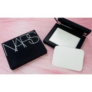 ナーズ(NARS)のNARS ライトリフレクティングセッティングパウダー プレストN(フェイスパウダー)