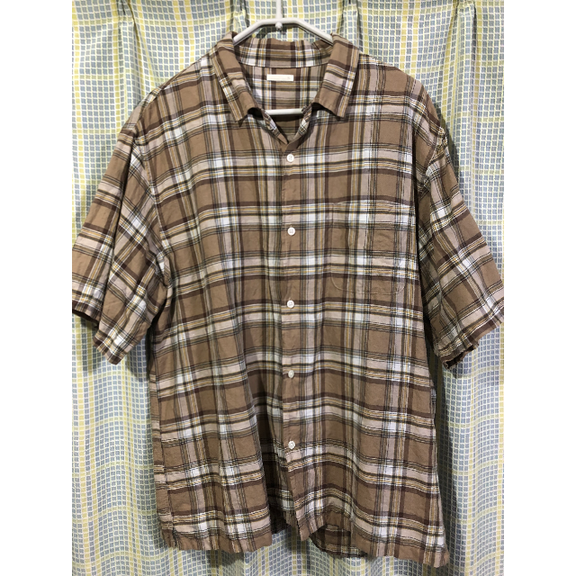 GU(ジーユー)のジーユー 半袖シャツ（茶）【XL】 メンズのトップス(シャツ)の商品写真