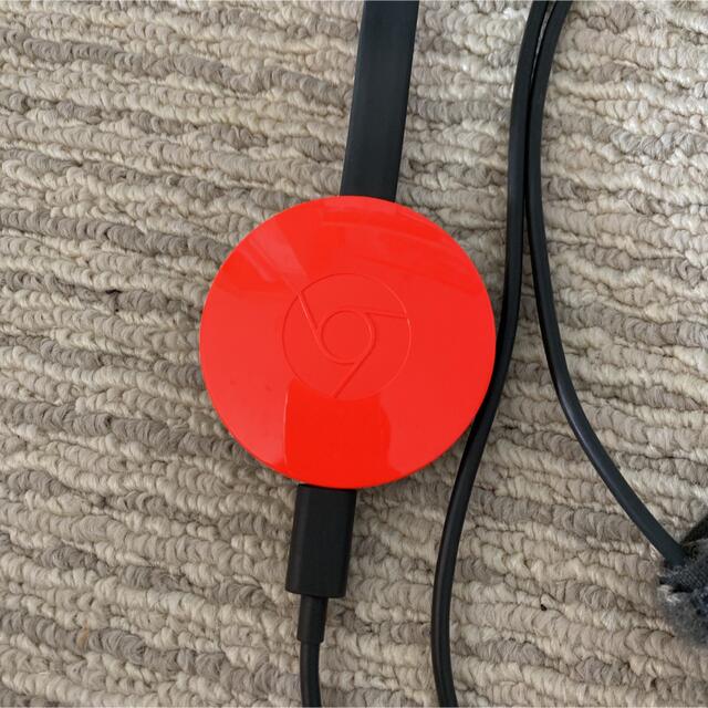 Google(グーグル)のクロムキャストchromecast 第二世代　赤　google youtube スマホ/家電/カメラのテレビ/映像機器(映像用ケーブル)の商品写真