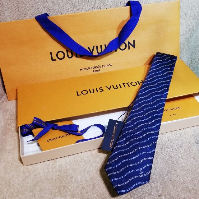 未使用　ルイヴィトン Louis Vuitton ネクタイ クラヴァットLVタグ