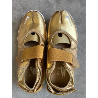 ナイキ(NIKE)のレアNIKE AIR RIFT METALLIC GOLD 454441-700(スニーカー)