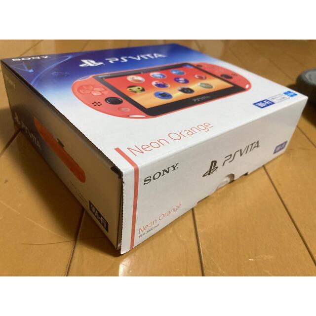 SONY PlayStationVITA PCH-2000 ソフト付携帯用ゲーム機本体