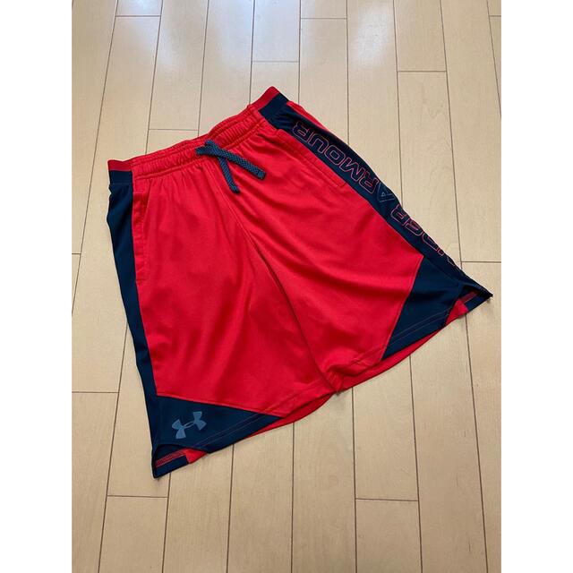 UNDER ARMOUR(アンダーアーマー)のアンダーアーマー  キッズハーフパンツ   サイズ１５０ キッズ/ベビー/マタニティのキッズ服男の子用(90cm~)(パンツ/スパッツ)の商品写真