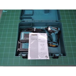 未使用:makita 18V インパクトドライバー TD146D+充電器+ケース-