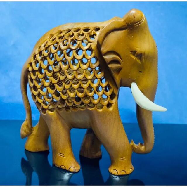 印度産白檀　透かし彫り「神象」高１０×横９×奥行４ｃｍ重量