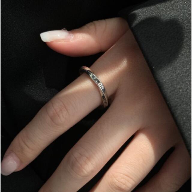 ボックス付き　リング男女兼用　ツイスト　韓国　指輪フリーサイズ　メンズレディース レディースのアクセサリー(リング(指輪))の商品写真