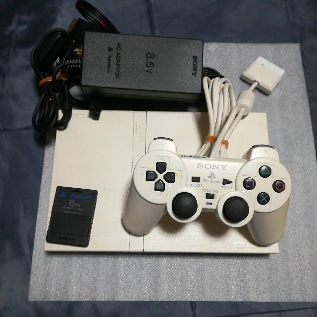 PlayStation2(プレイステーション2)の【動作品】PS2　本体　scph-75000 ホワイト エンタメ/ホビーのゲームソフト/ゲーム機本体(家庭用ゲーム機本体)の商品写真