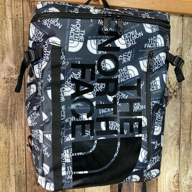 THE NORTH FACE - ノースフェイス リュック 30L ロゴプリントの通販 by