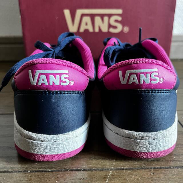 VANS(ヴァンズ)のVANS スニーカー　ネイビー✖️ピンク レディースの靴/シューズ(スニーカー)の商品写真